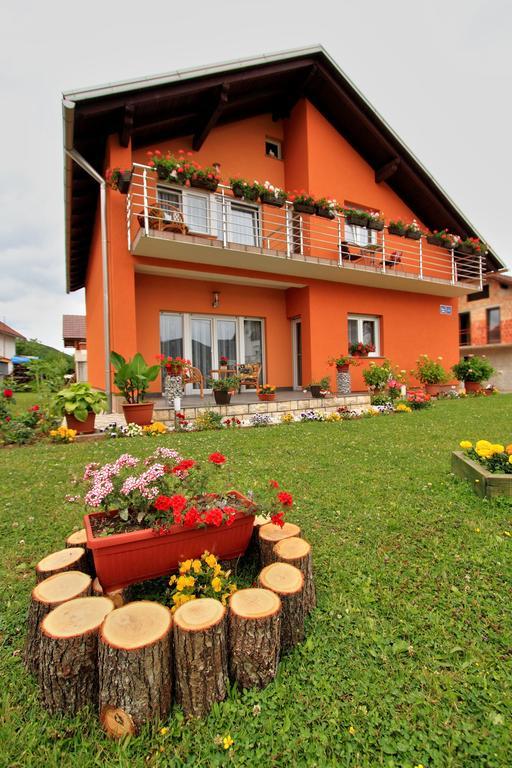 Vila Julija - Apartment & Rooms Otočac Exterior foto