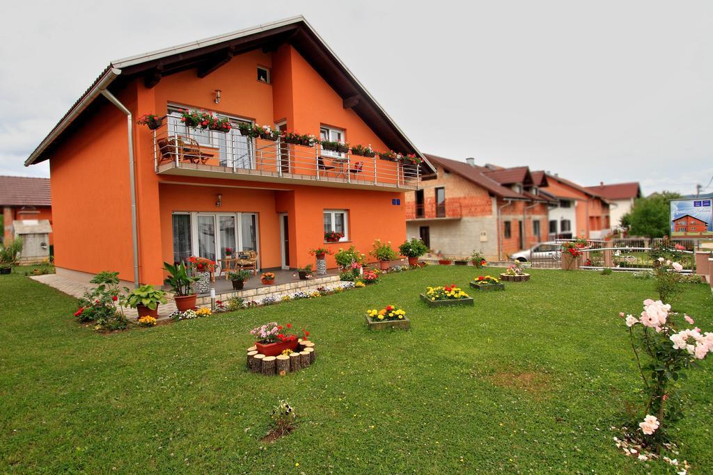 Vila Julija - Apartment & Rooms Otočac Exterior foto