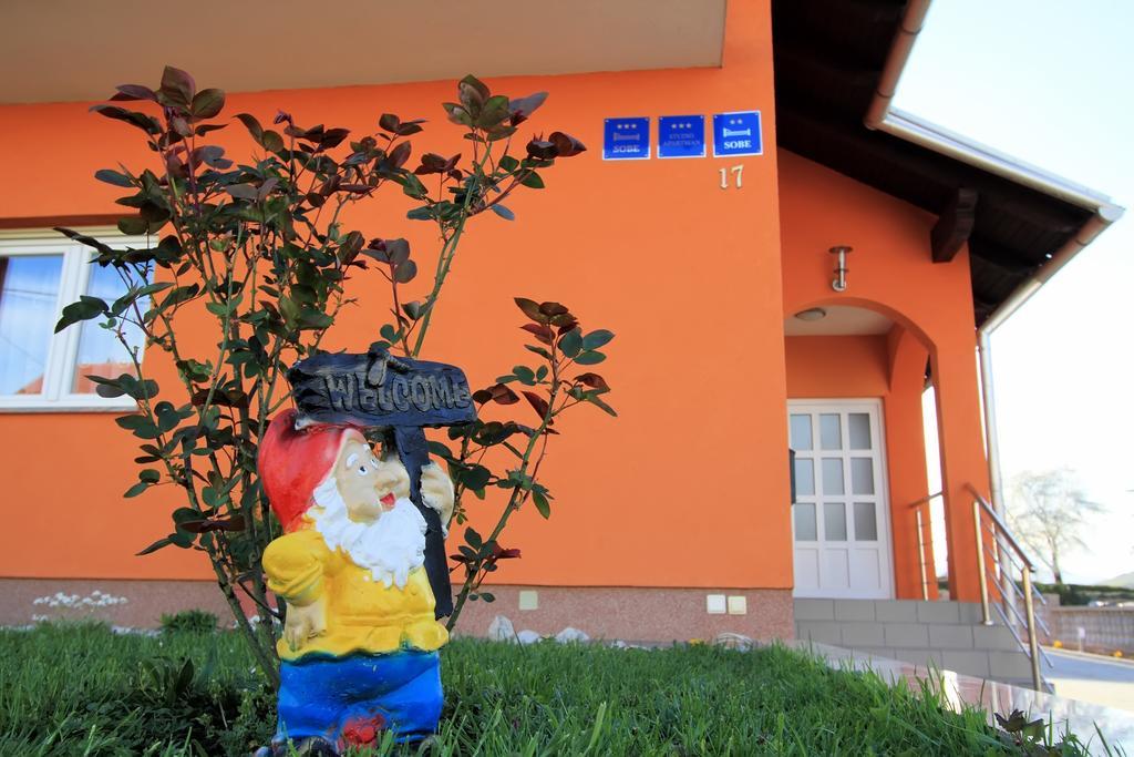 Vila Julija - Apartment & Rooms Otočac Exterior foto