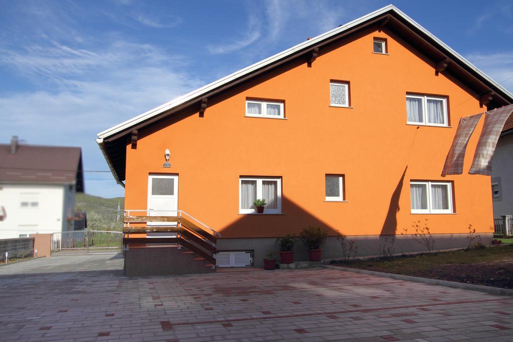 Vila Julija - Apartment & Rooms Otočac Exterior foto