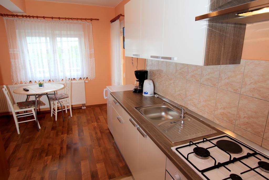 Vila Julija - Apartment & Rooms Otočac Exterior foto